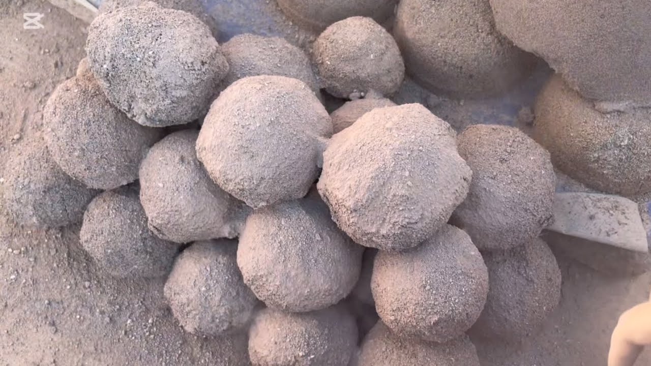 Today's new vlog/ Which texture u like the most? /Dry crumbling on floor/ #oddlysatisfying ❤