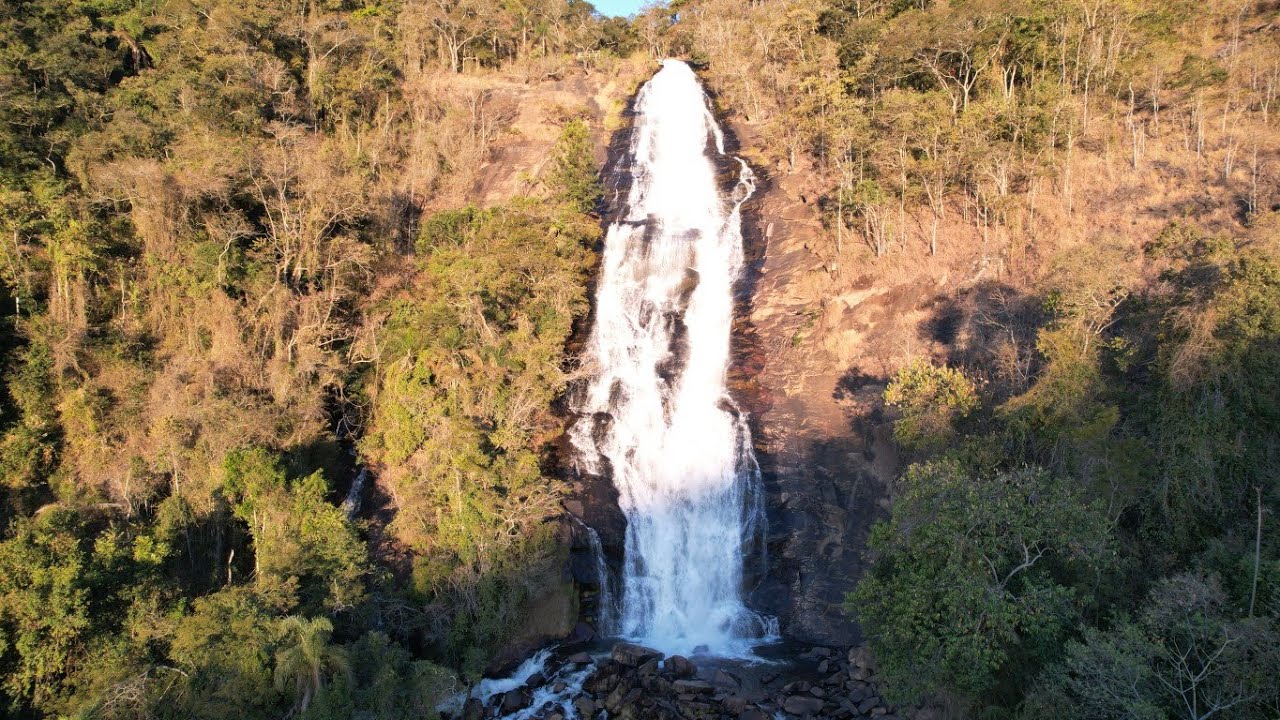 Cachoeira dos Pretos em Joanópolis SP, vista por drone.