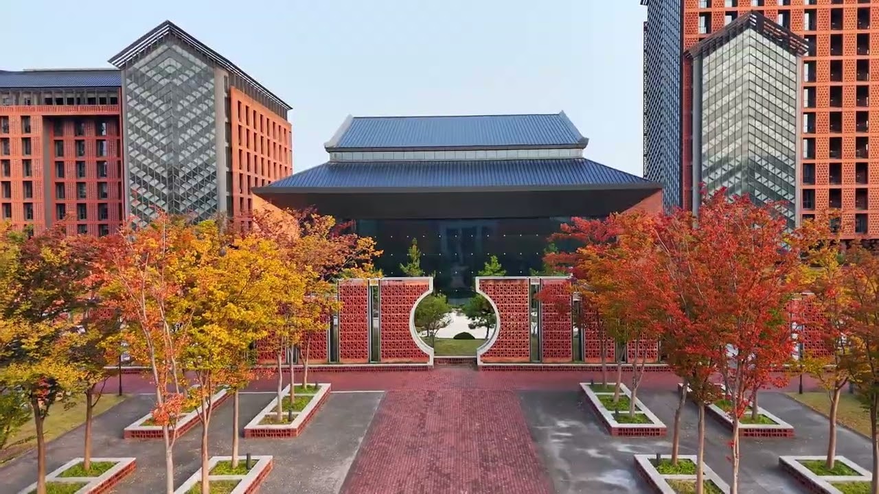 Autumn Deepens at Zijingang: Zhejiang University Before the Cold Front Arrives