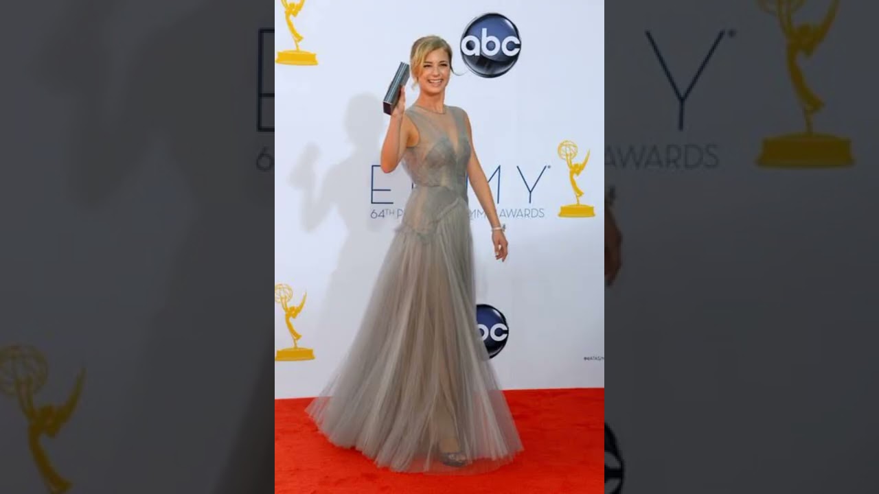 Canadian Actress Emily VanCamp Best Dresses Collection