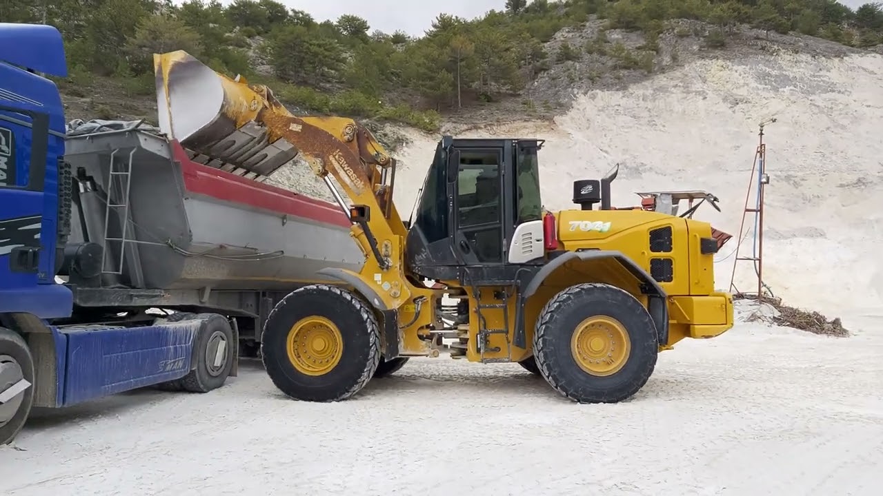 Tıra Dolamit Madeni Yüklüyoruz Kawasaki 70-Z6 Loder