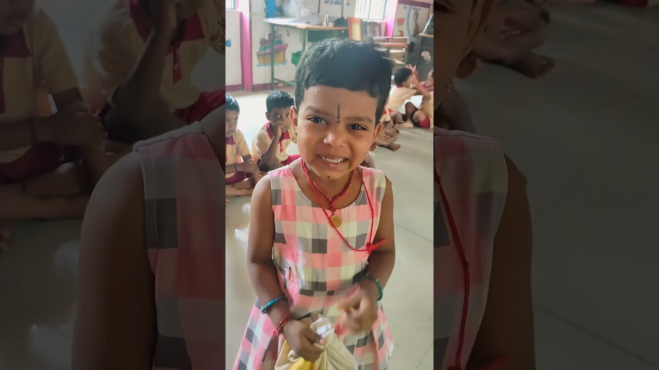 மோகிதாவின் மழலை குரலைக் கேட்டு உங்கள் கவலையை மறந்து சிரிக்க ஆரம்பித்துவிடுவீர்கள்.