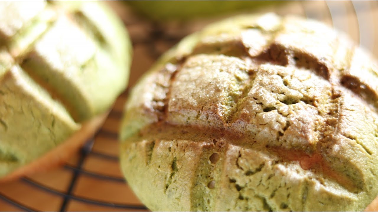 抹茶メロンパン小豆入り Matcha Melon Pan with Azuki｜抹茶のお菓子・パン