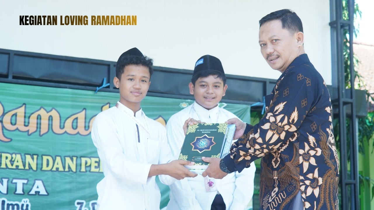 KEGIATAN LOVING RAMADHAN GERAKAN WAQAF 100 AL-QUR'AN DAN PERAALATAN SHOLAT