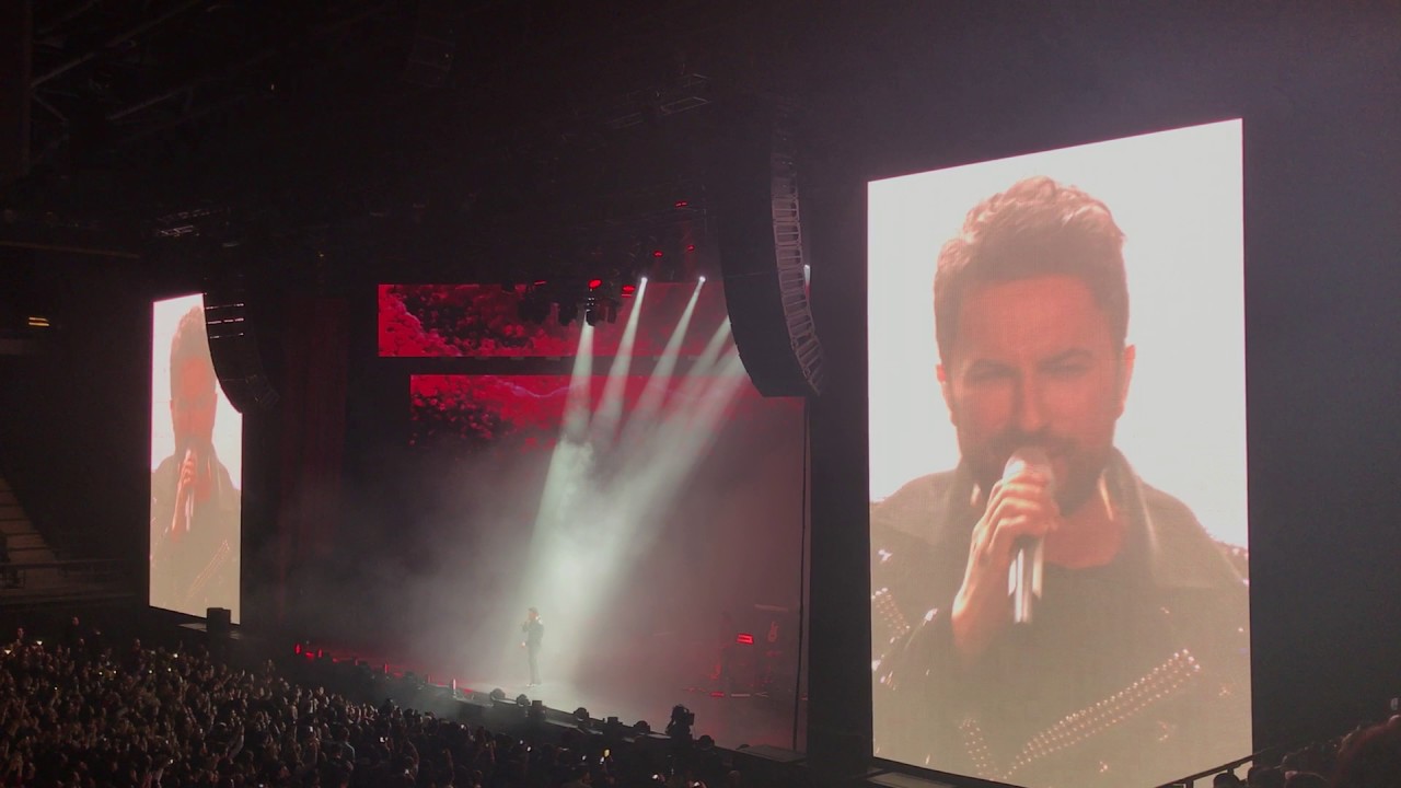 Tarkan-Acımayacak ' Darüşşafaka Konseri Sahneye Çıkış