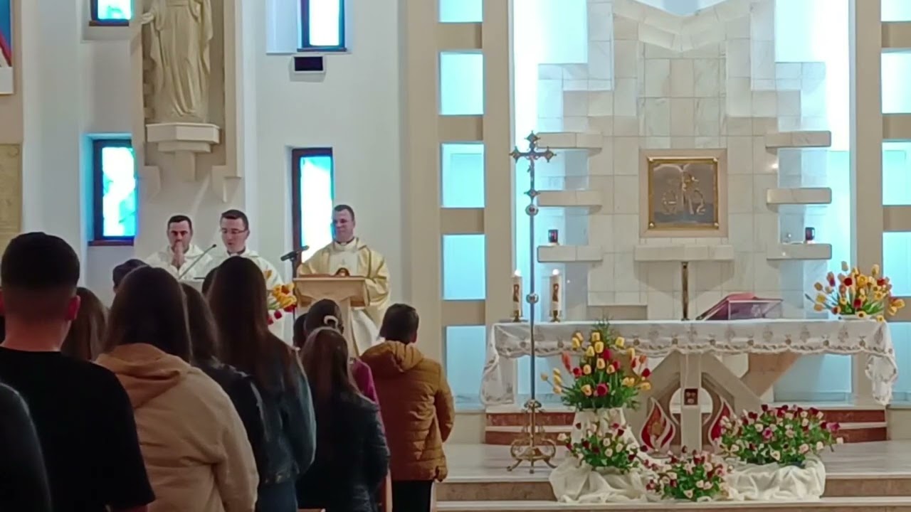 Ziua Porților Deschise la Seminarul mic din Bacău - Sf. Liturghie - 22.04.2023