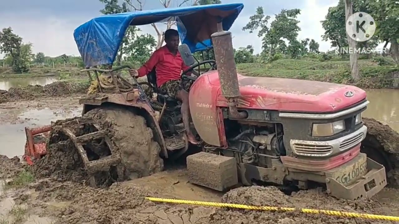 बूरी तरह से फंसे Tractor 🚜को निकालने का आसान तरीका