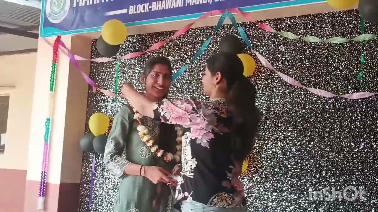 पचपहाड़ महात्मा गांधी इंग्लिश मीडियम स्कूल पचपहाड़ में 12वीं क्लास के छात्र छात्राओं का विदाई समारोह