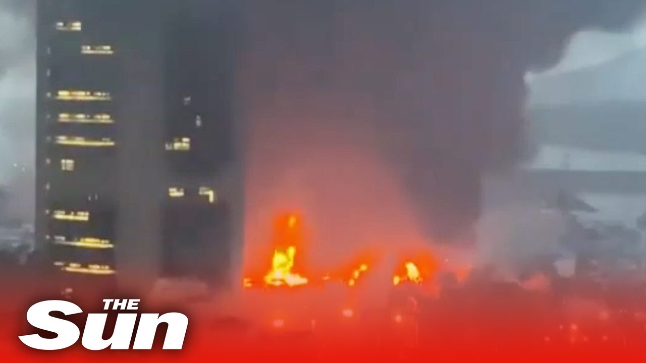 Fire & explosions destroy boats at Hong Kong marina