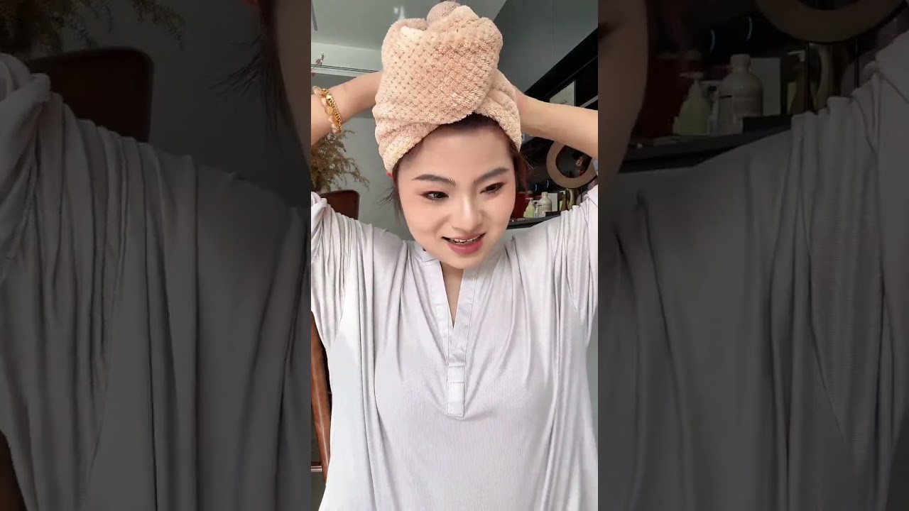 从湖南到山东，开车19个小时，从中午到晚上再到第二天早上，中午到了！路上像个流浪汉一样，现在服务区外面吃了一桶泡面，刚下过雪的天巨冷，从南到北越来越冷 到家里，赶在中午前把买了很久的对联贴上了，很好看