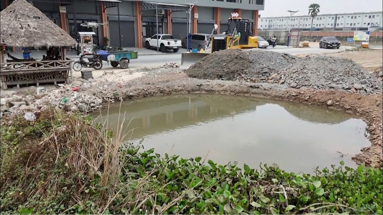 Impressive Talent New Landfill ! 10wheel trucks dumping rocks & push fill flooded by dozer DH17-C3