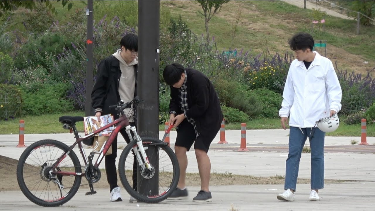 자전거 도둑 만들기 몰래카메라  Bicycle Thief Prank (ENG CC)