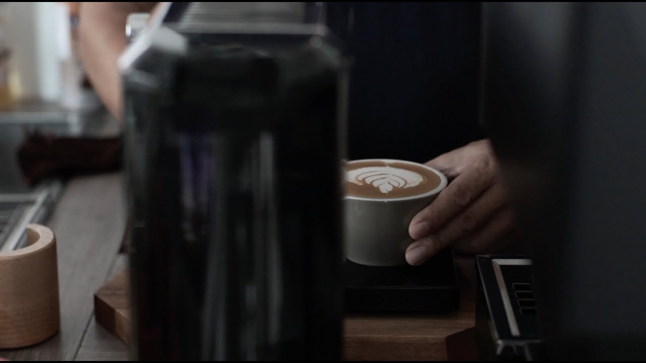 How to make hot caramel macchiato with DeLonghi Dedica EC685.