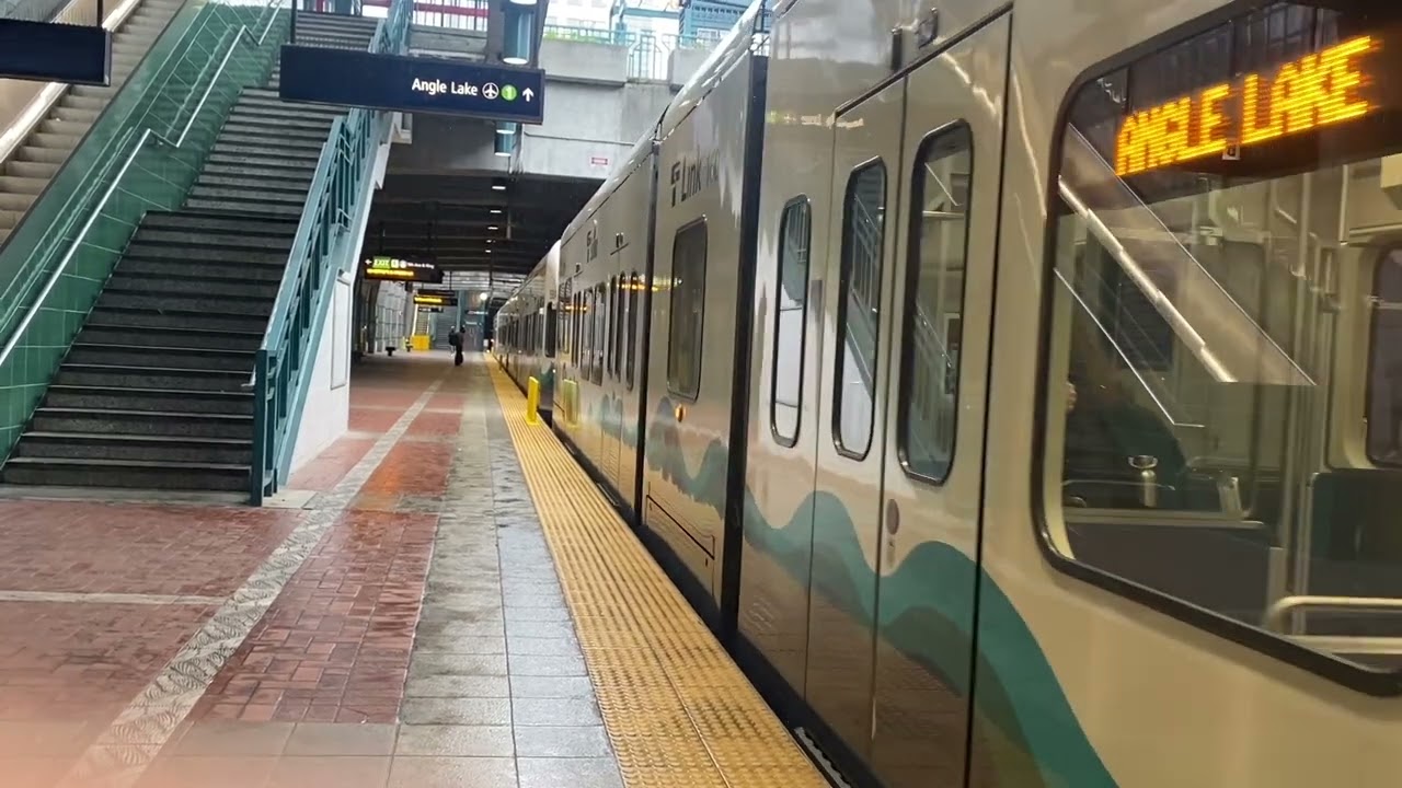 Sound Transit Link Light Rail Am Rush @ International District/Chinatown 2/22/22