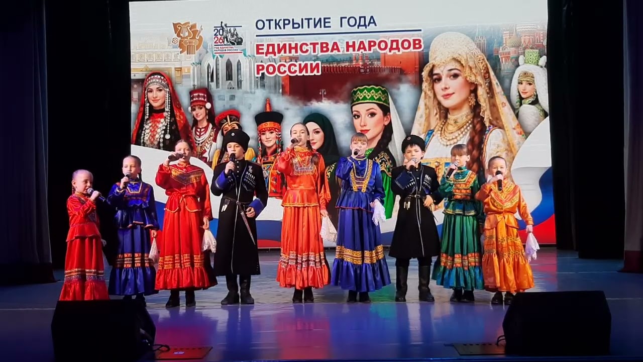 Ансамбль Роднички   У реки, у Терека