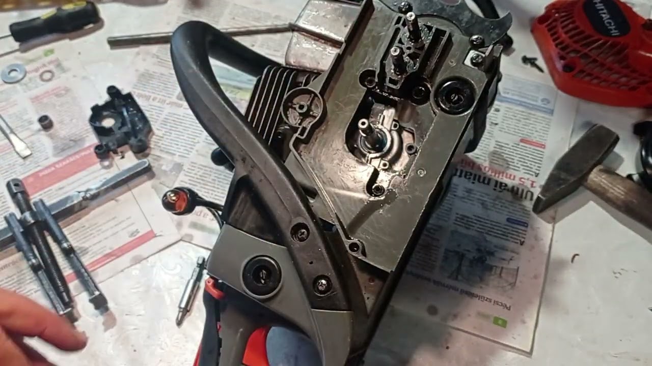 Hitachi CS 33EB   a csupa meglepetés láncfűrész
