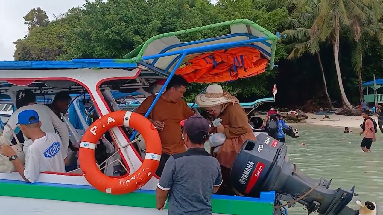 Petualangan Usai di Pulau Kalimantung Kami Naik Boat Lagi Untuk Kembali Ke Pantai Pandan 