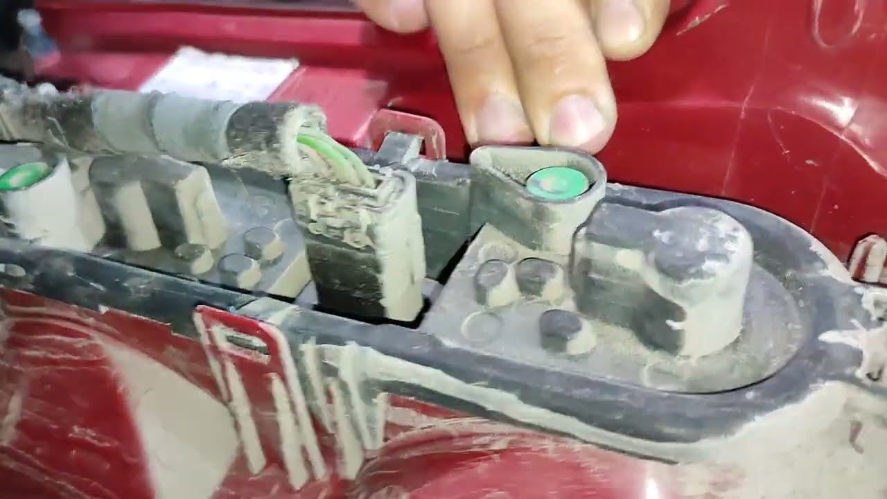 Jak wymienić żarówkę stop tył Peugeot 5008 3008. How to replace a bulb in a Peugeot 5008 rear light
