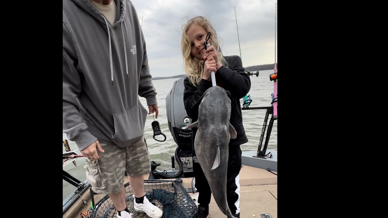 Catfishing at Clinton Lake with my friend and his son,in the big boat and we found some