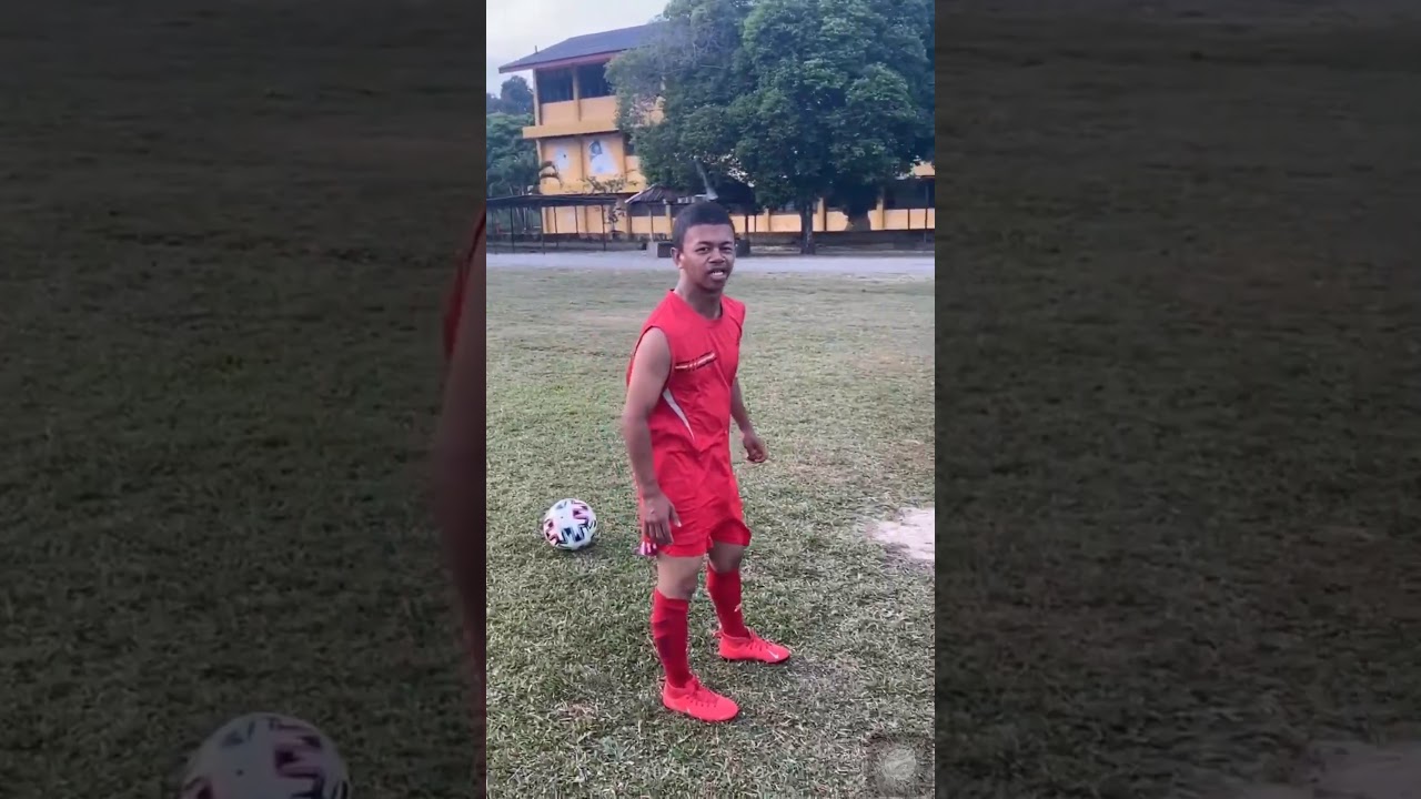 YoeParey main bola ala-ala Captain Piya