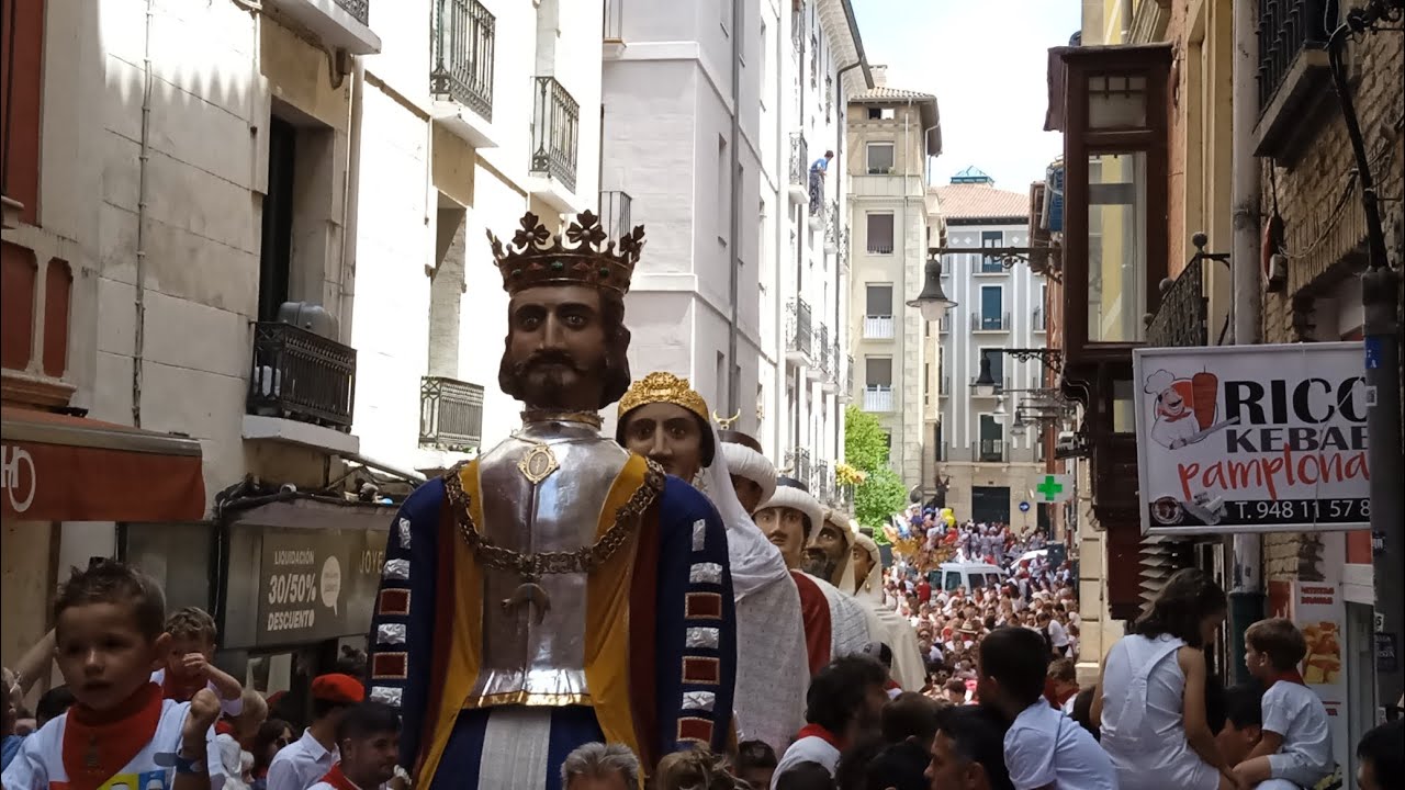 Gigantes de Pamplona en San Fermínes 8/7/2024