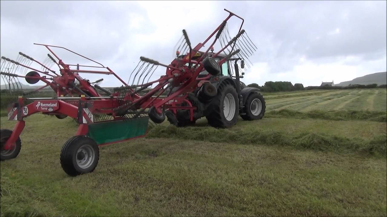 Raking with the Valtra