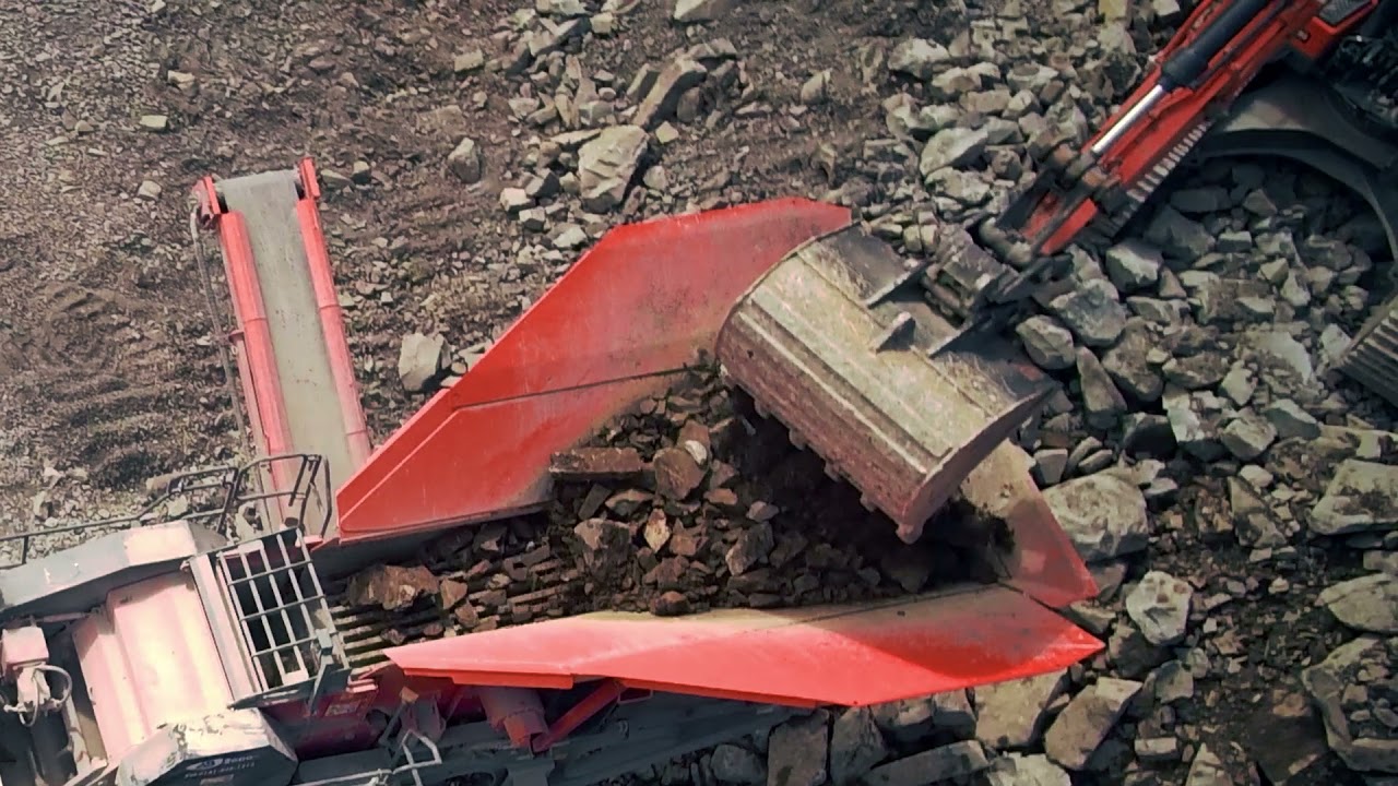 Sandvik QJ341+ Mobile jaw crusher with pre-screen