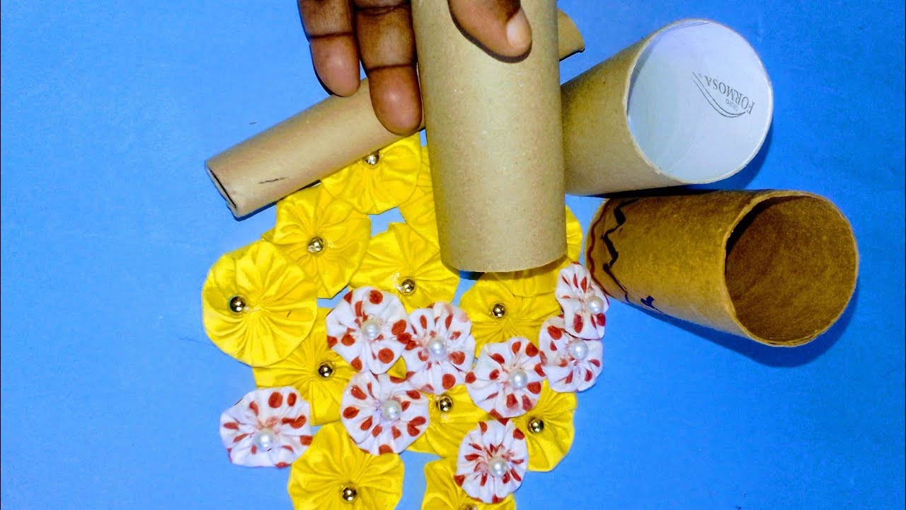 IDEA DE MANUALIDAD HECHA CON ROLLO DE PAPEL HIGIÉNICO Y RETAZOS DE TELA MUY LINDO 
