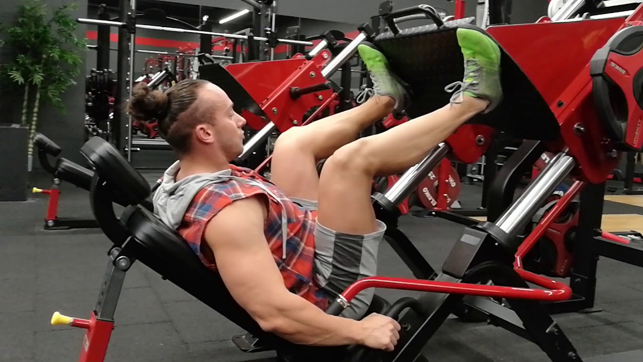 Spaudimas kojomis treniruoklyje