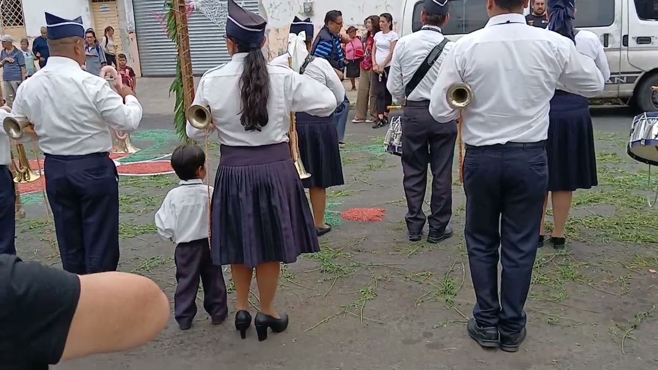 Banda de Guerra de la Guardia de Honor de la Virgen de Zapopan en Parroquia San Ramón Nonato.