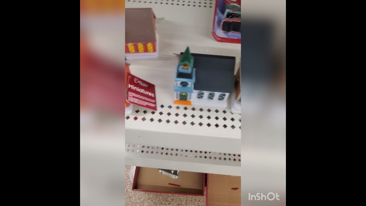 DIFFERENCE BETWEEN DOLLAR TREE 2020 COBBLESTONE CHRISTMAS  VILLAGE & THE 2021 BUILDINGS