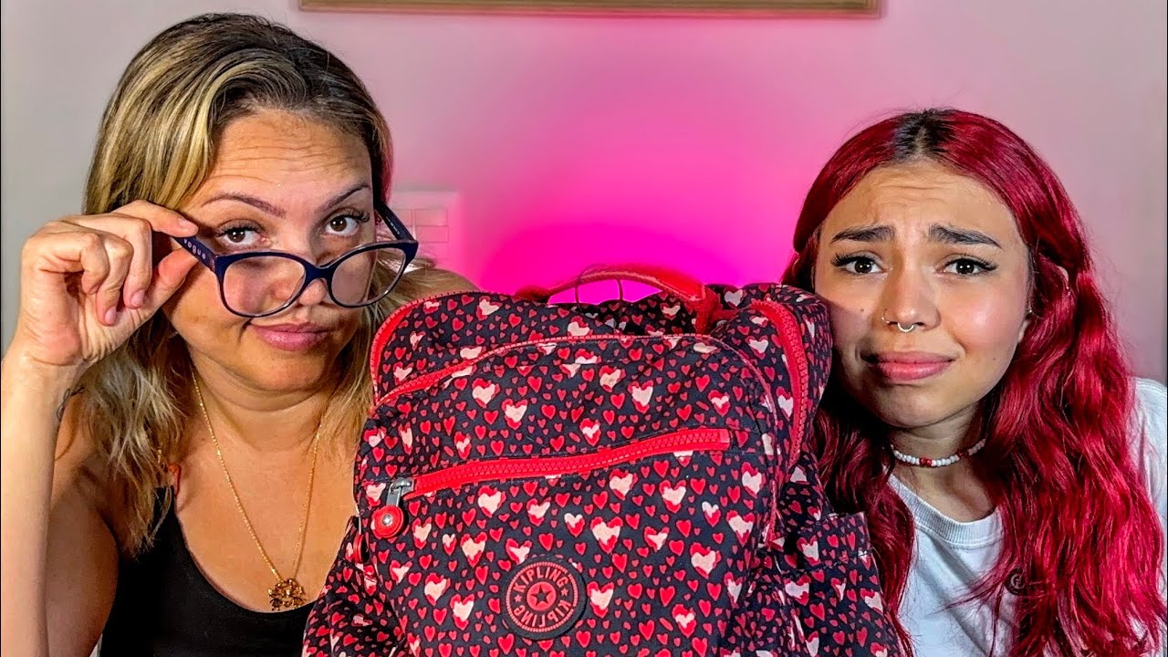 MINHA MÃE REAGINDO AO MEU MATERIAL QUASE NO FIM DO ANO