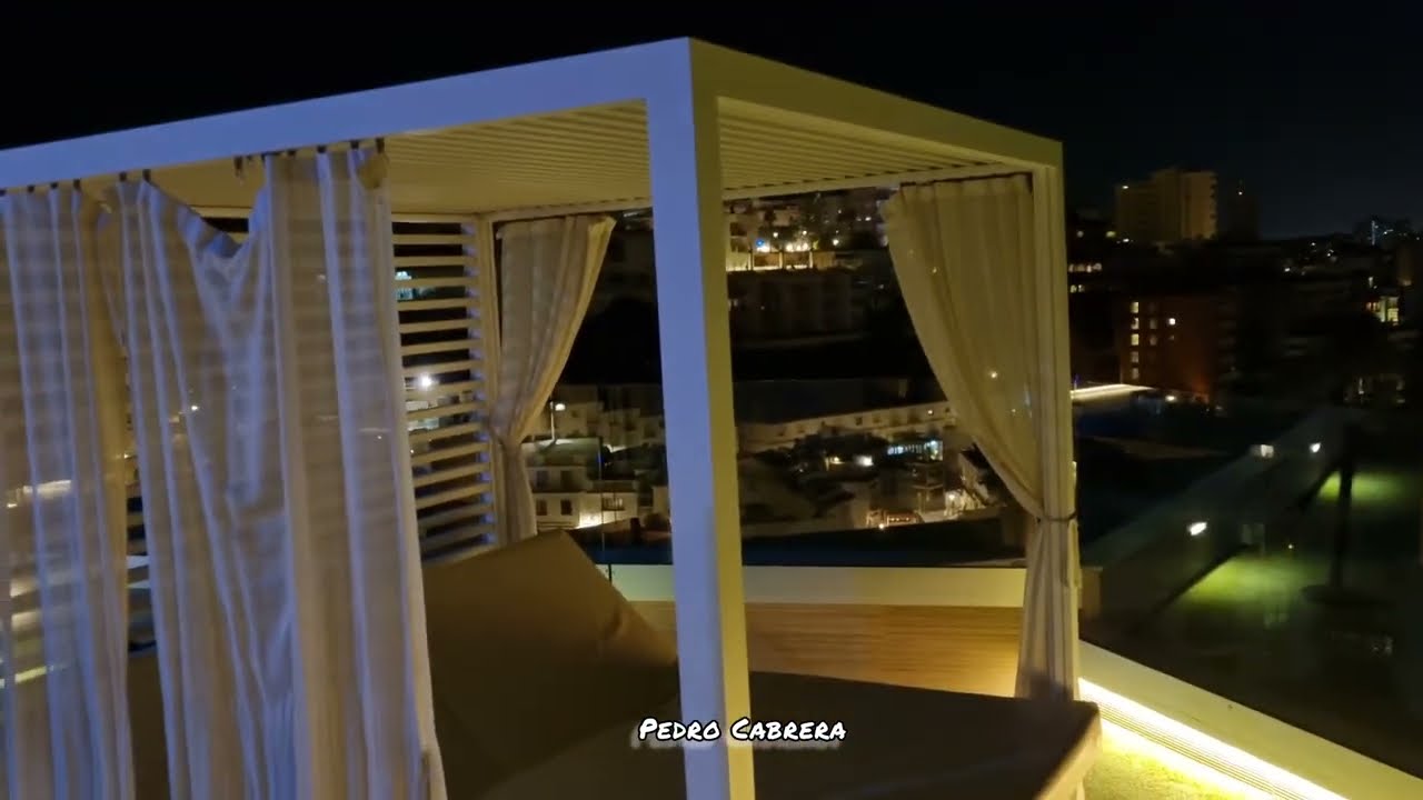 Hotel Melia Costa del Sol en Torremolinos (Málaga) , espectacular terraza con vistas a la mar.