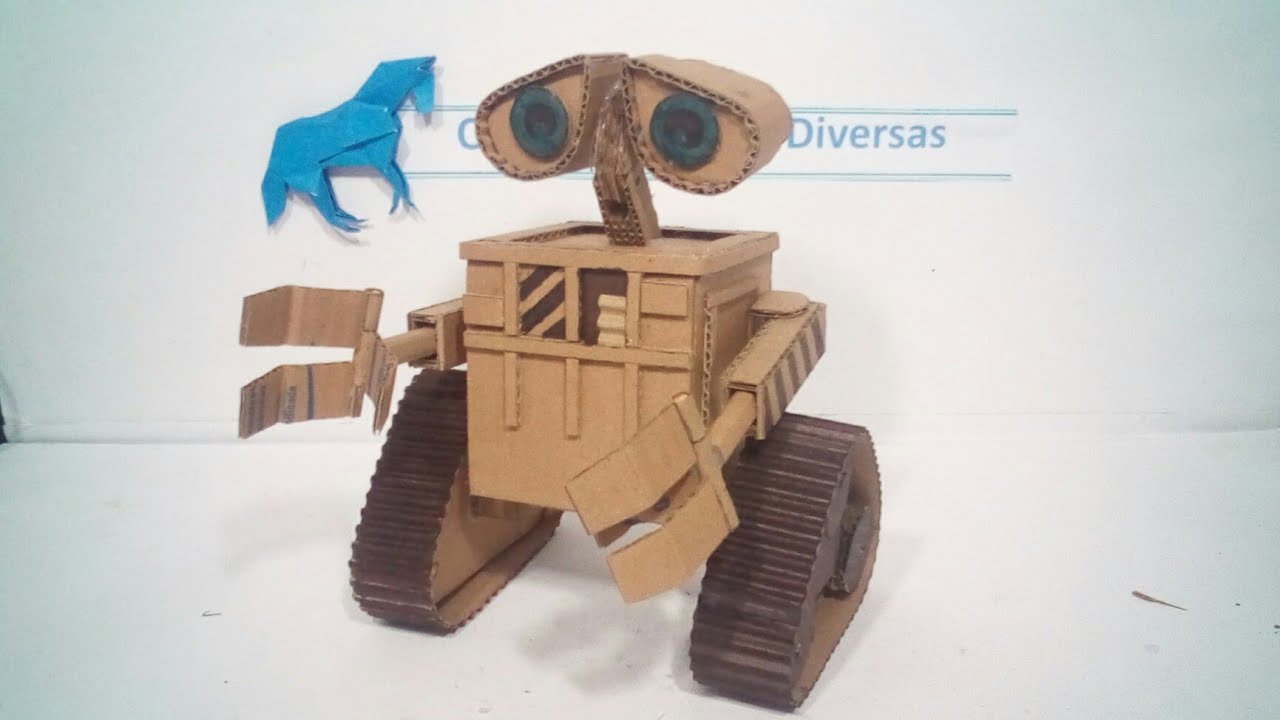 Robô de papelão