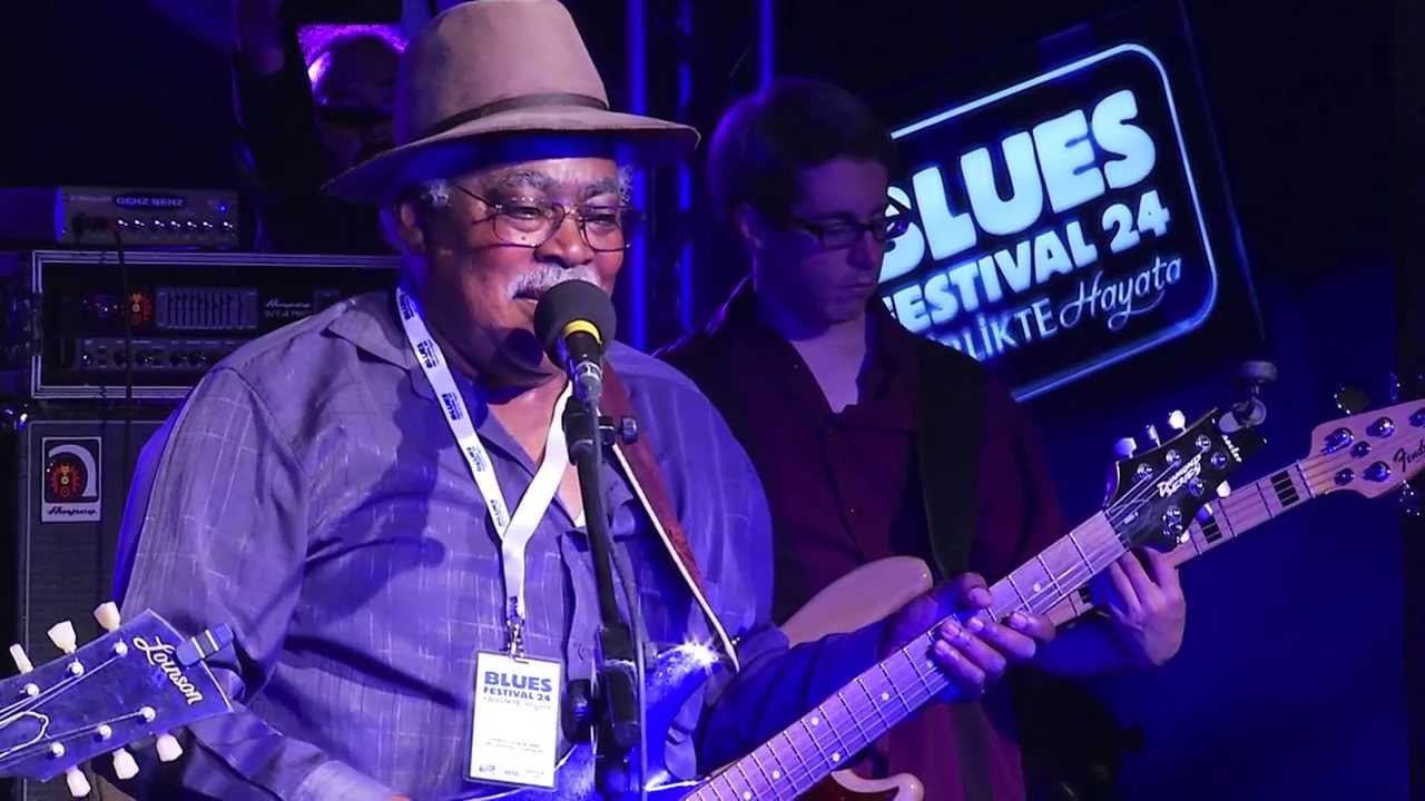 Jimmy Burns with the Dave Herrero Trio Live in Turkey, performing 