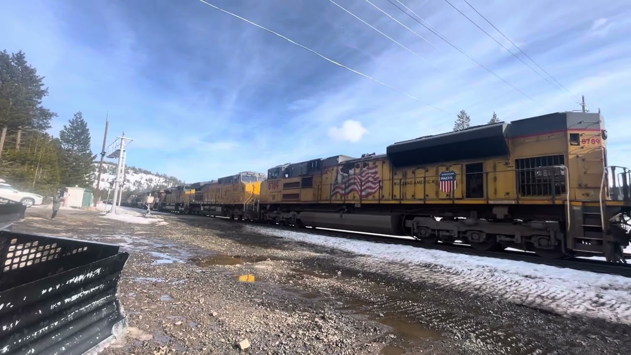 10 Engines rolling west!