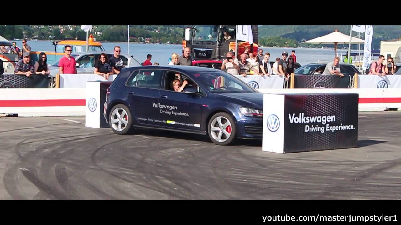 Parking action: Parallel parking, 180° parking, back into a parking space, drift action with FWD