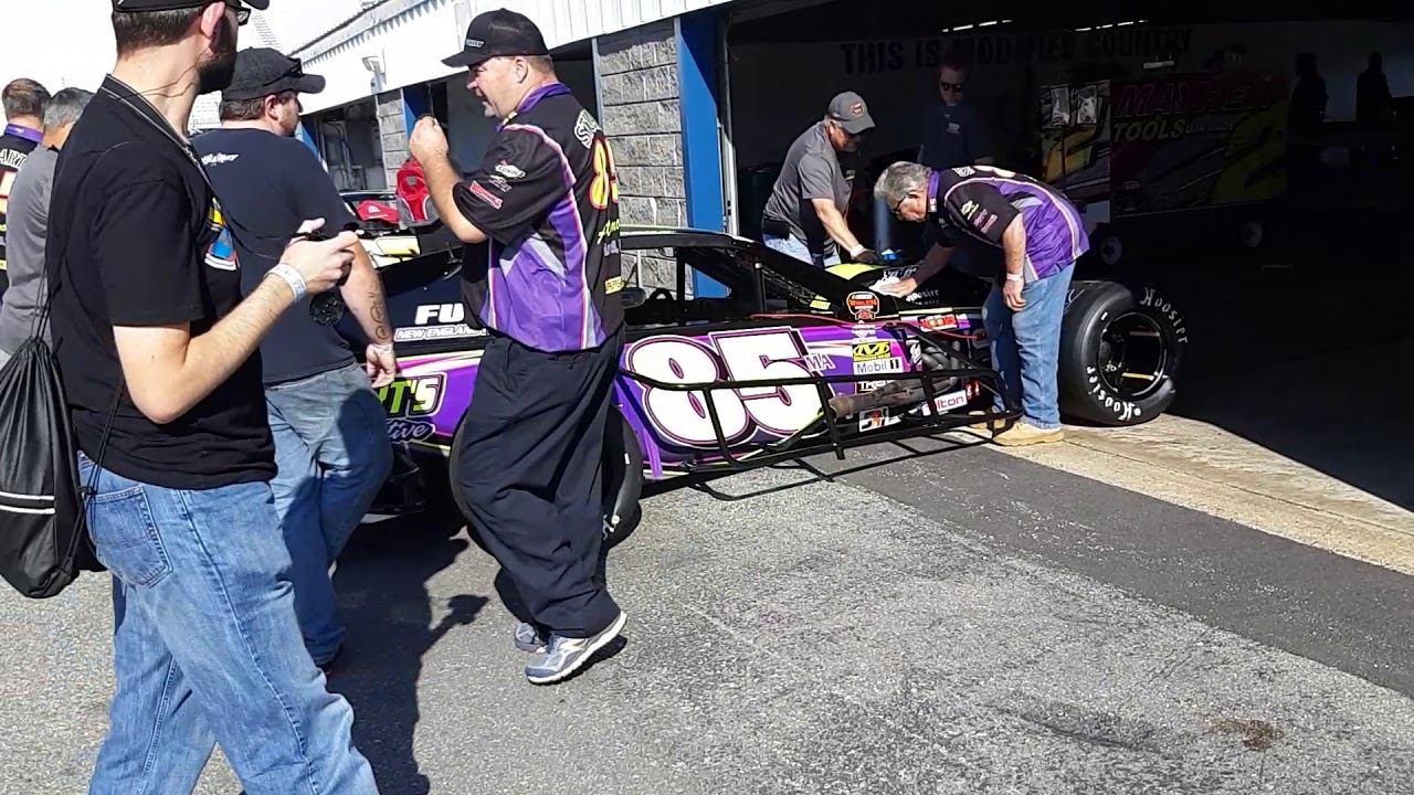 Nascar Whelen modified starting up