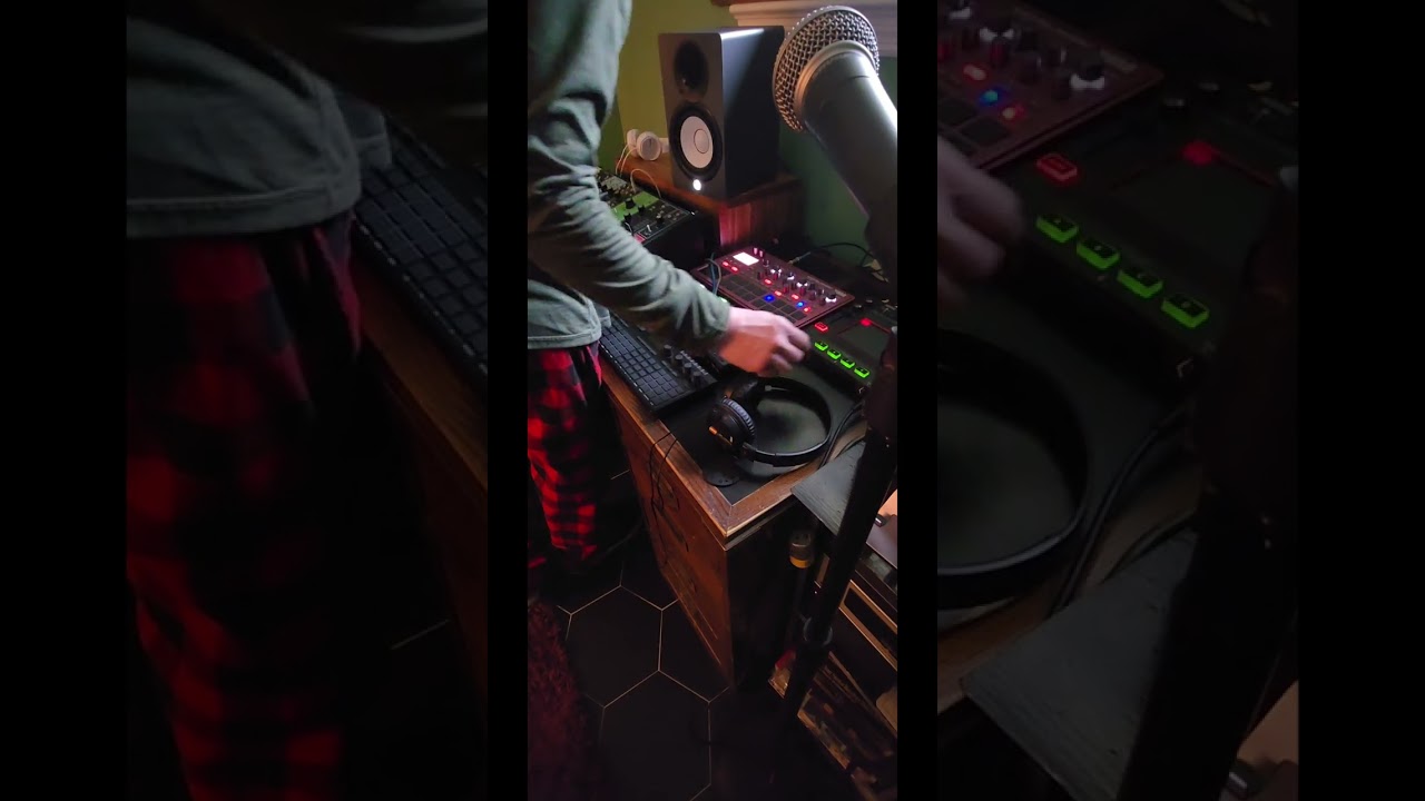 A DIY recording made last weekend (Jan. 24 - 25, 2026) exploring Arppeggio mode on the Moog Granny.