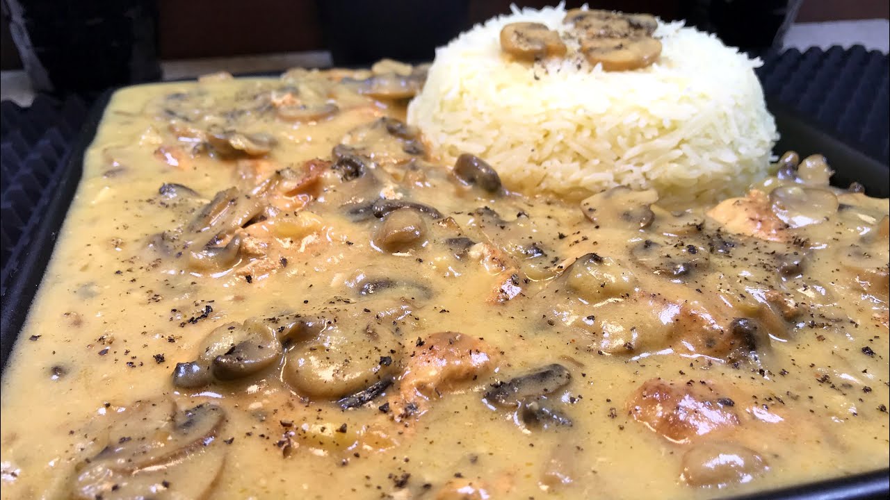 ستروغانوف الدجاج من دون كريمة بطريقة غير مكلفة والطعم جناااان😋 (chicken stroganoff )