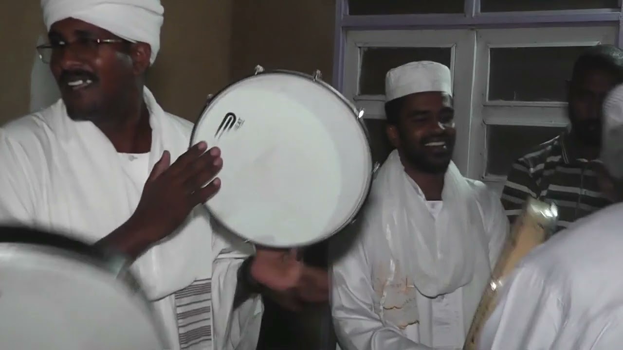 حسن ساسنا ومعاهو امينا  ... المادح الشيخ التاج الخليفة بانقا والمجموعة