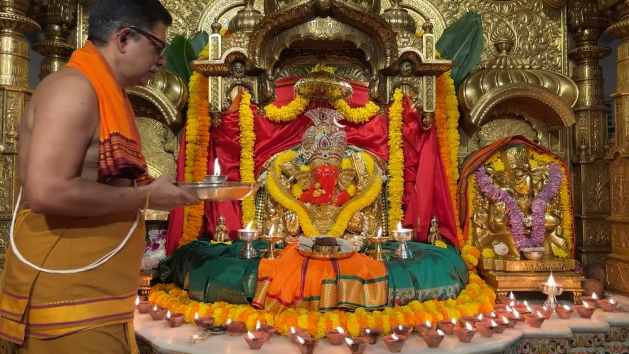 श्री सिद्धिविनायक LIVE आरती दर्शन | Siddhivinayak Ganpati Dadar Aarti🙏🏻 २२/१०/२०२५🛕