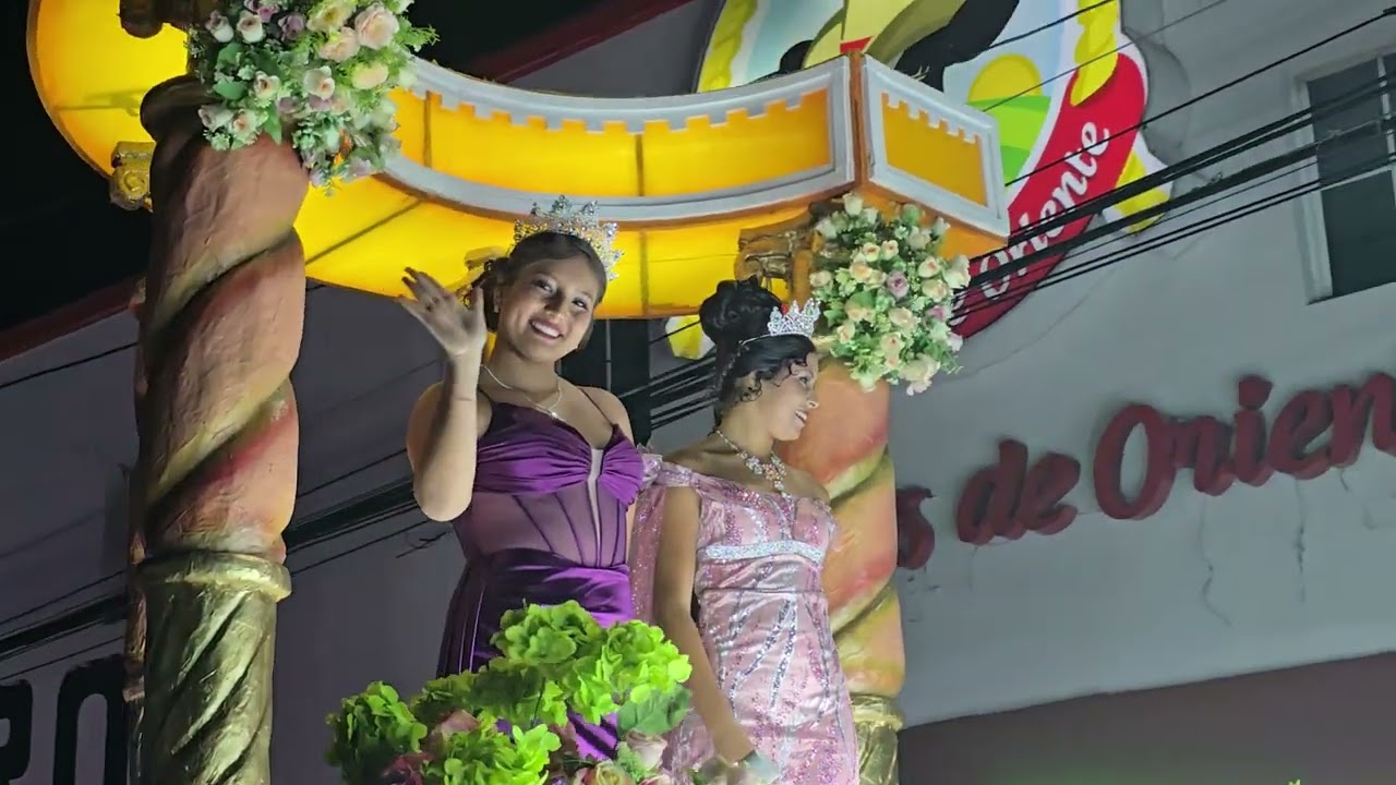 Asi se disfruto el desfile de carrozas en el cierre de las Fiestas de Sonsonate👸🎠🎡