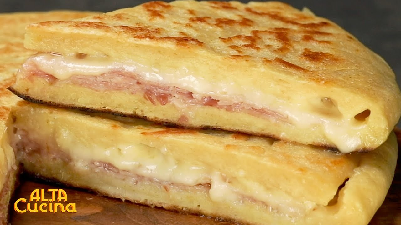 Focaccia di patate in padella con prosciutto cotto e formaggio [ricetta semplice by Al.ta Cucina]