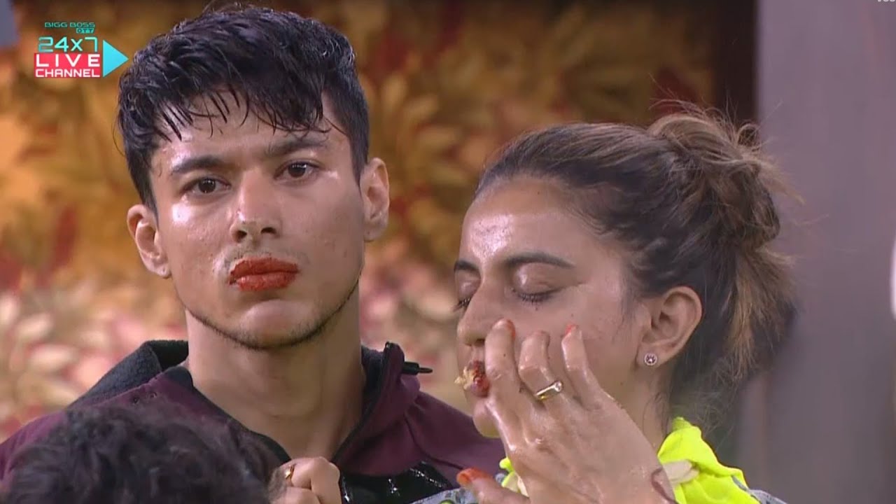 Bigg Boss OTT | Statue Task Me Pratik Aur Akshara Ne Lips Par Lagaya Garlic & Mirchi Paste
