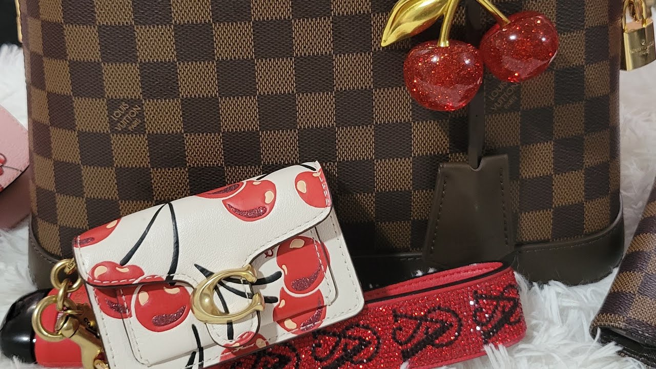 What's In My Bag 🩷🍒❤️ Collab with 