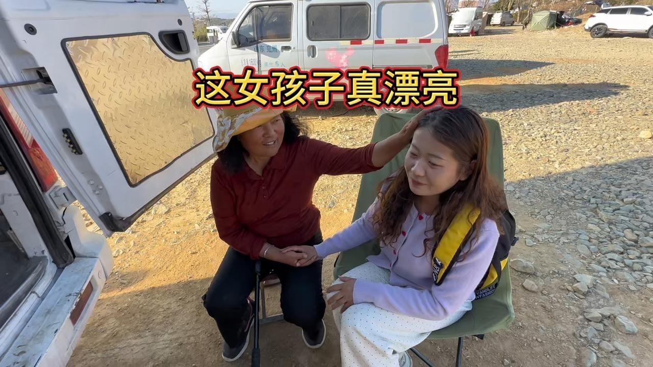 丈母娘带着她姑娘来我这里找水喝 这有点幸福突然的感觉