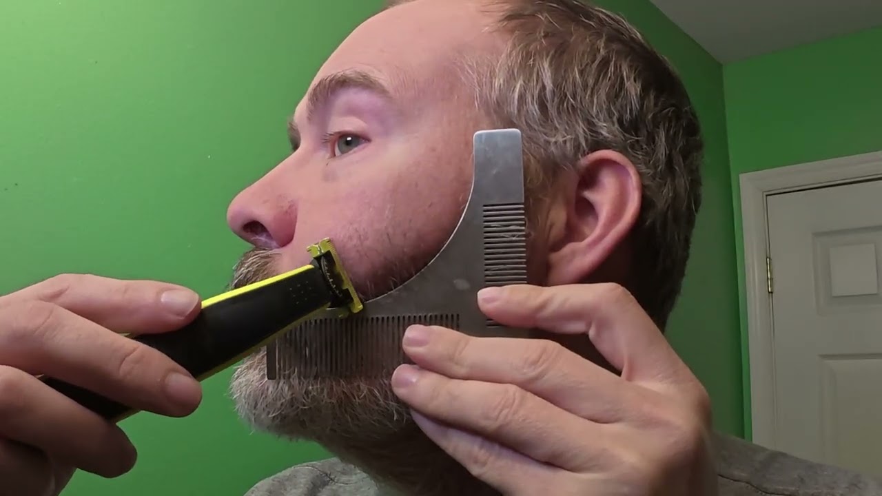 Trimming and shaping beard with electric razors #shavingwithbarchuckin 