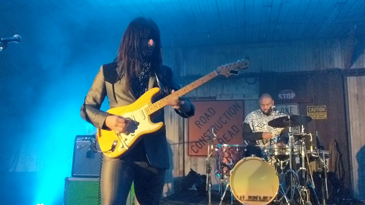 Khruangbin: Hip Hop Medley/Live in a Barn 4/30/2018