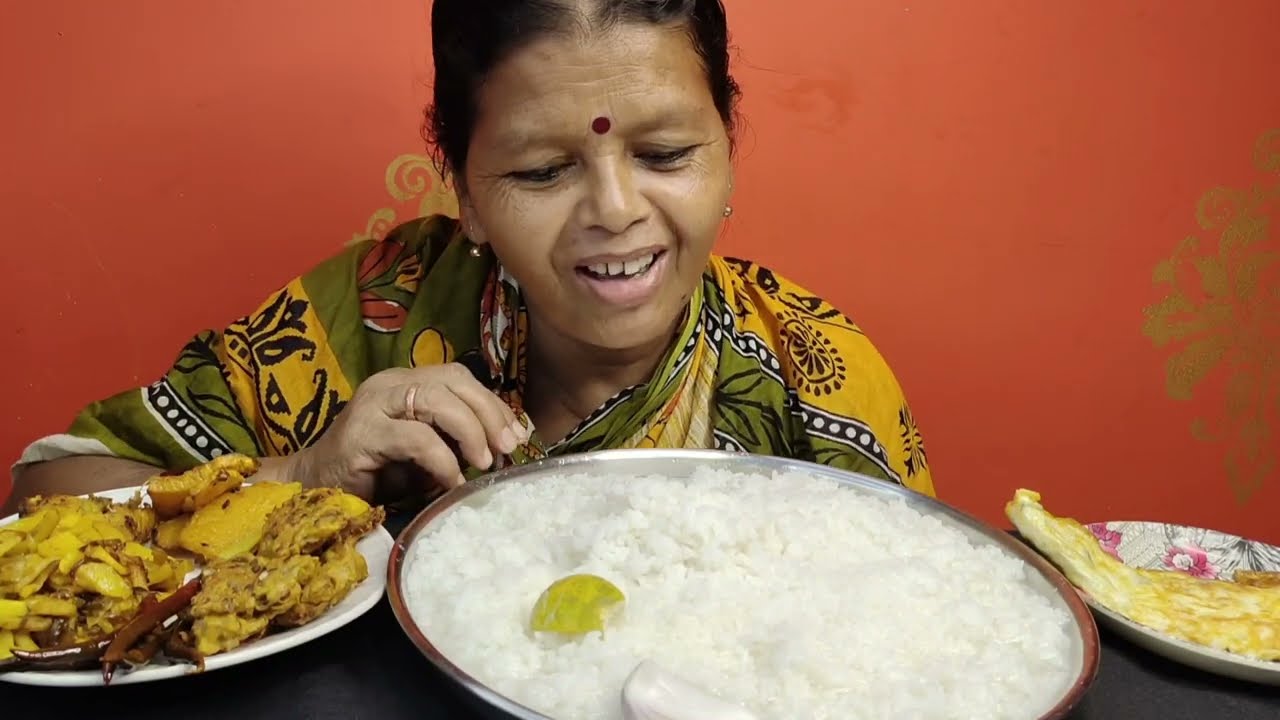 EATING PANTA VAT ,ALU VSJA,PEYAJI AND EGG OMLET, FISH FRY..